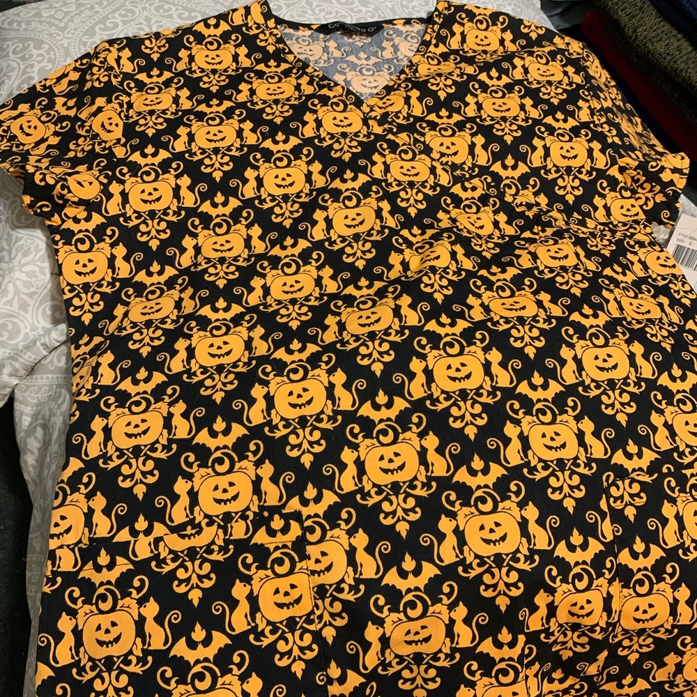 Scrub tops - Picture 3 of 4